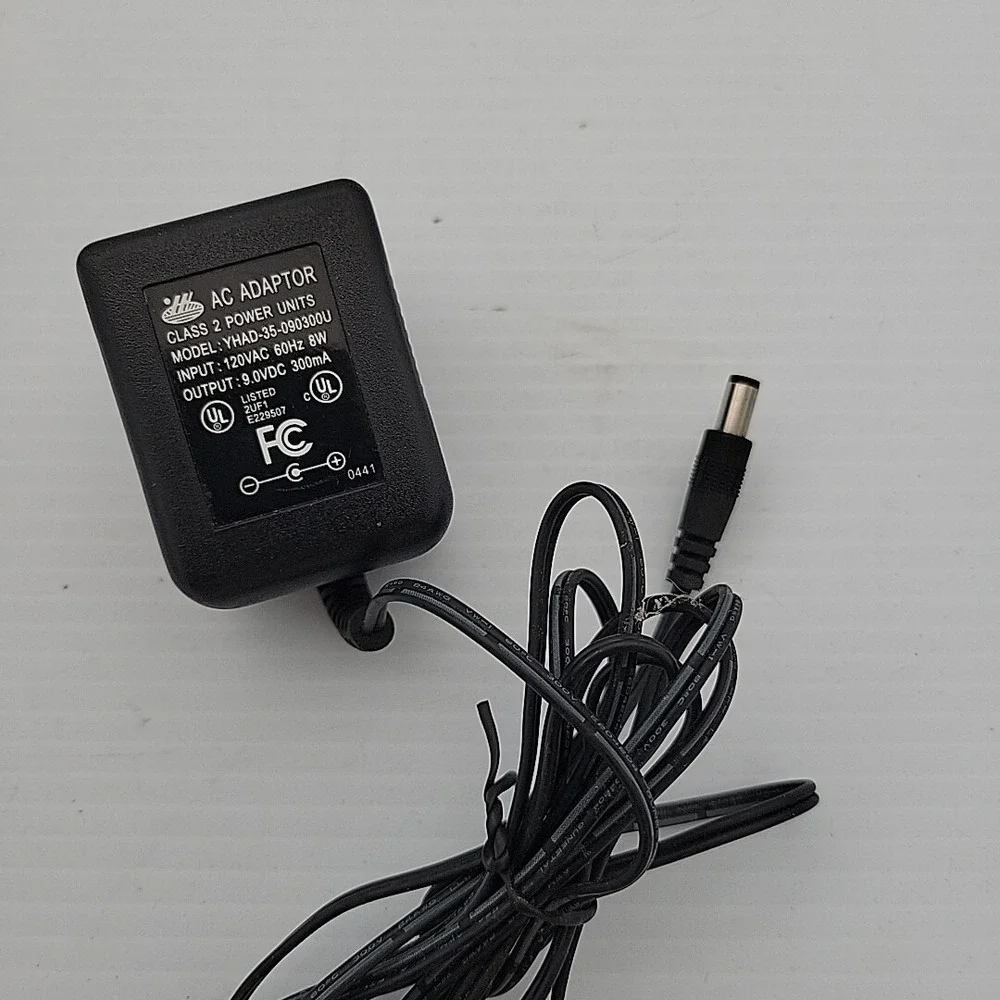 Yong Hong YHAD-35-090300u AC Adaptor Output‎ 9V DC 300mA Class 2 Power Supply